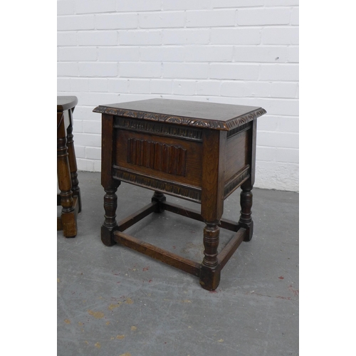 215 - Small oak drop leaf table together with an oak side table with lift up top. 48 x 44 x 33cm. (2)