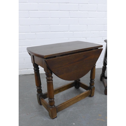 215 - Small oak drop leaf table together with an oak side table with lift up top. 48 x 44 x 33cm. (2)