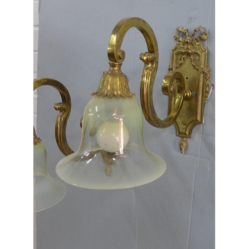 279 - A pair of brass wall lights with vaseline glass shades (one shade with a small rim edge chip) (2) 27... 