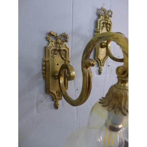 279 - A pair of brass wall lights with vaseline glass shades (one shade with a small rim edge chip) (2) 27... 