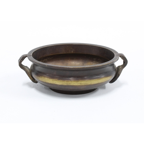 372 - Eastern bronze bronze, with stylised side handles, 11cm wide