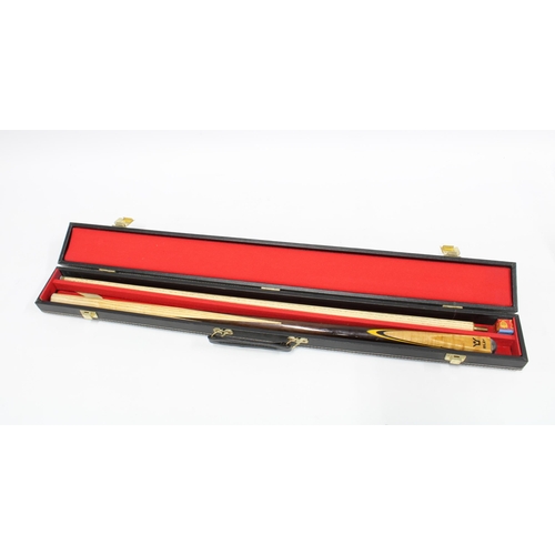 392 - Tecno Pro snooker cue in a fitted case