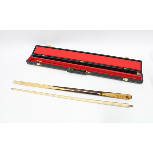 392 - Tecno Pro snooker cue in a fitted case