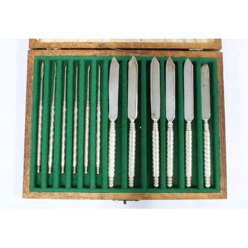 22 - Epns cased set with six fish  / crab knives and picks (12)