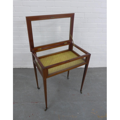 267 - An Edwardian mahogany vitrine cabinet/table, glazed top section on tapering legs, 61 x 72 x 41cm.