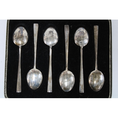 29 - Set of six silver teaspoons in a fitted case, Birmingham 1937 (6)