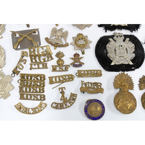 397 - Quantity of early 20th century military cap badges and buttons, etc (a lot)