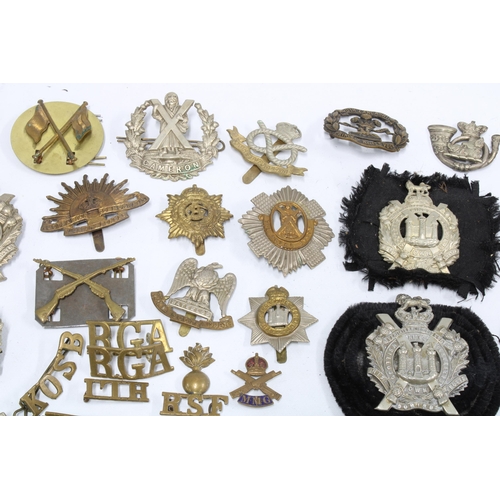 397 - Quantity of early 20th century military cap badges and buttons, etc (a lot)