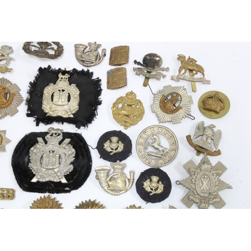 397 - Quantity of early 20th century military cap badges and buttons, etc (a lot)