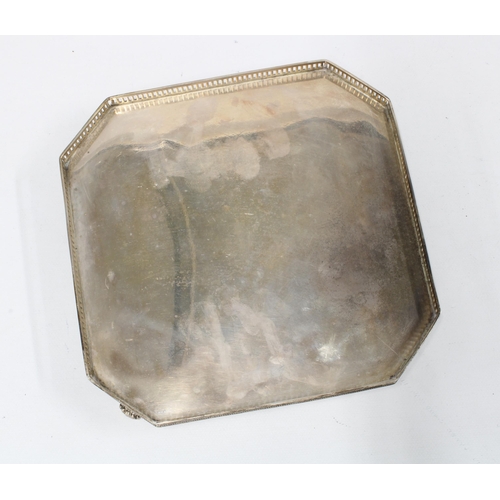 71 - George V silver salver / card tray, Harrison Brothers & Howson (George Howson), Sheffield 1913, octa... 