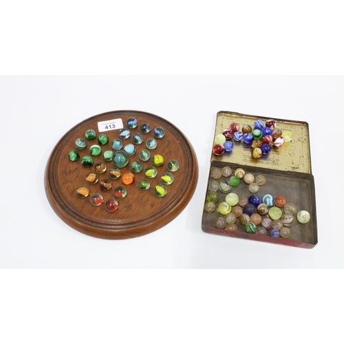 413 - Early 20th century oak solitaire board with vintage marbles (a lot)