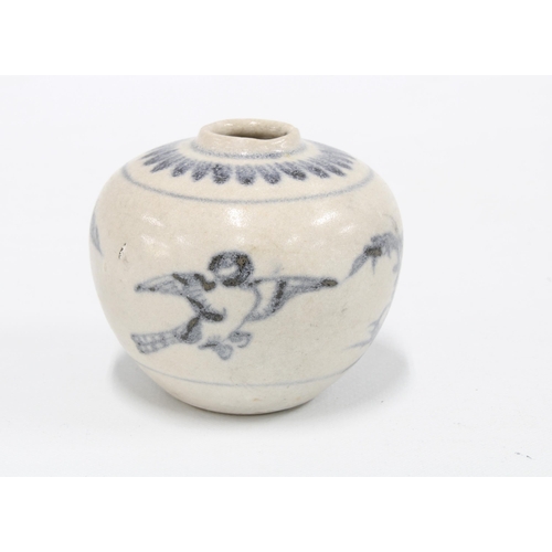 100 - An Annamese blue and white jar, likely shipwreck ware, decorated with birds, 5cm  Provenance: Privat... 