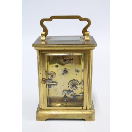 422 - French carriage clock of small proportions,  complete with key, 13cm high including handle