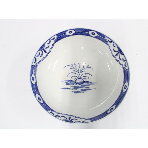 428 - Worcester blue and white bowl with crescent backstamp, 18cm diameter