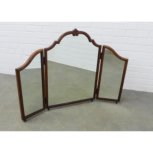 461 - Mahogany framed triple plate dressing table mirror, 101 x 73cm.