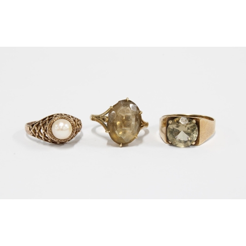 66 - A group of nine 9ct gold rings (9)