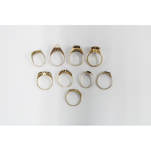 66 - A group of nine 9ct gold rings (9)