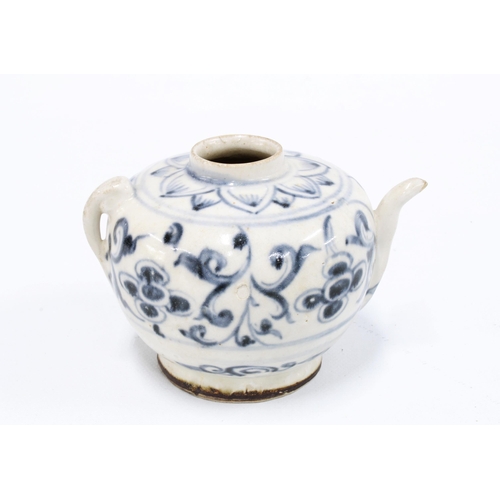 96 - An Annamese blue and white pottery pouring vessel, circa late 15th century, 7.5cm
Provenance: Privat... 