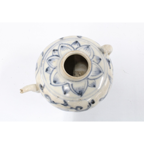 96 - An Annamese blue and white pottery pouring vessel, circa late 15th century, 7.5cm
Provenance: Privat... 