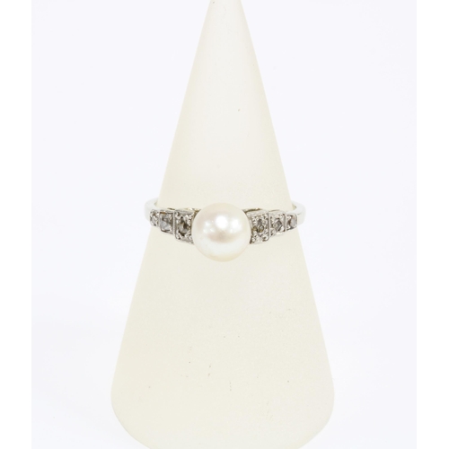 15 - An Edwardian pearl and diamond ring, set in a platinum and white metal ring