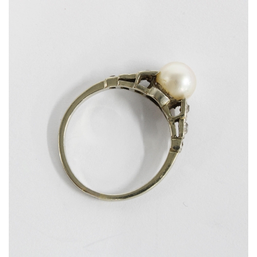 15 - An Edwardian pearl and diamond ring, set in a platinum and white metal ring
