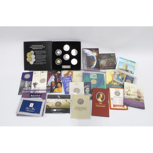 424 - Quantity of commemorative coins to include Queen elizabeth the Queen Mother Centenary Crown, etc (a ... 