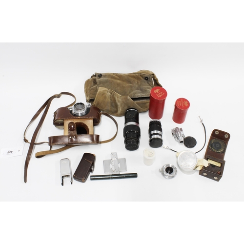 425 - A Leica 'A' 35mm Rangefinder camera, with f.5cm lens and leather case; a Leitz f=2.8m 1:6:3; light m... 