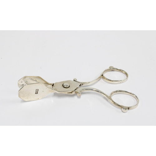 54 - Edwardian silver scissor action tongs, Birmingham 1902 , 10.5cm long