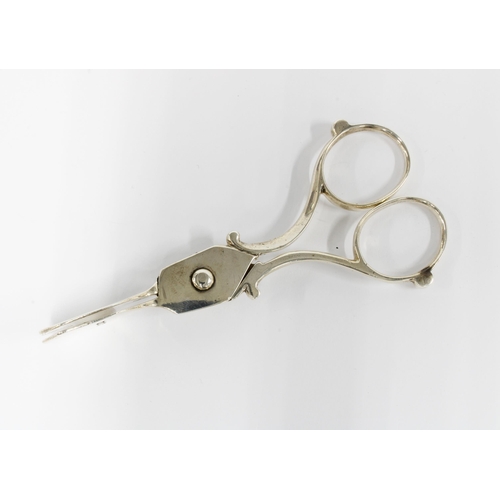 54 - Edwardian silver scissor action tongs, Birmingham 1902 , 10.5cm long