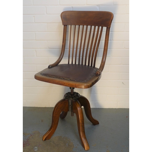 465 - Early 20th century oak swivel chair, 42 x 43cm