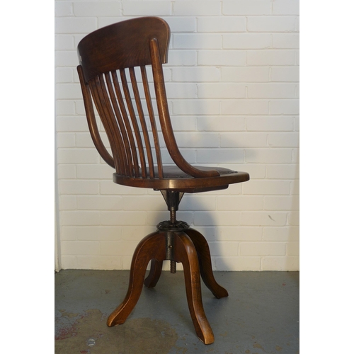 465 - Early 20th century oak swivel chair, 42 x 43cm