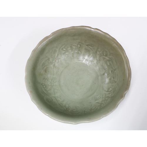 106 - Longquan celadon bowl, Yuan Dynasty, 17cm.