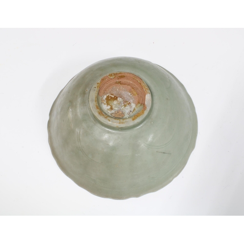 106 - Longquan celadon bowl, Yuan Dynasty, 17cm.