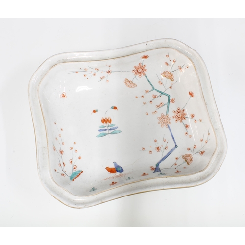 137 - 18th century Bloor Derby kakiemon pattern serving dish, 26 x 22cm.