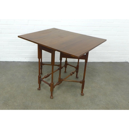 209 - Mahogany spider gateleg leg table, 68 x 67 x 85cm.