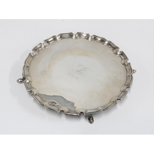 32 - George V silver salver, Hamilton & Inches, Edinburgh 1933,  20cm diameter