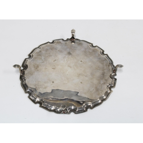 32 - George V silver salver, Hamilton & Inches, Edinburgh 1933,  20cm diameter