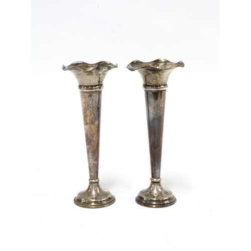 33 - A pair of Edwardian silver bud vases, Birmingham 1908, 14cm (2)