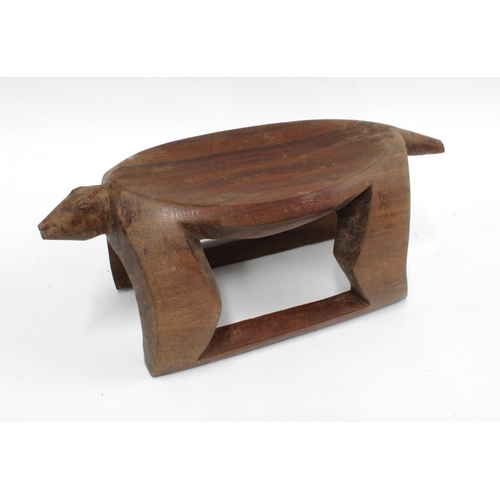 418 - African head rest in the form of an animal, 16 x 35cm