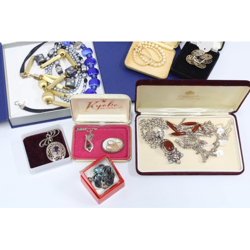 68 - A quantity of vintage and later silver and costume jewellery together with a Lady's Seiko wristwatch... 