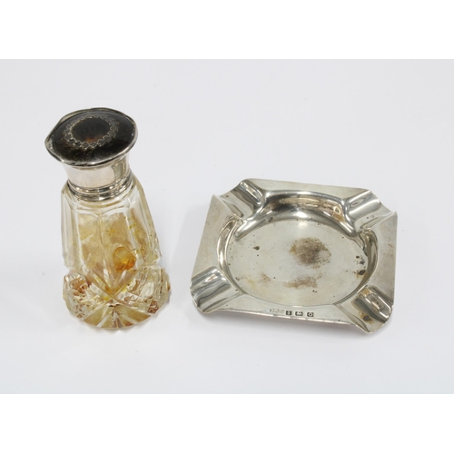 9 - George V glass scent bottle with internal glass stopper and a silver nd tortoiseshell lid, Birmingha... 
