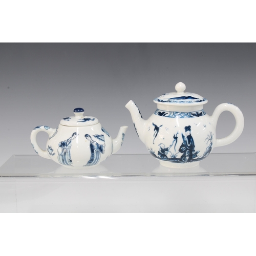 92 - A modern blue and white Willow pattern dish and two miniature V&A Museum teapots to include Kangxi a... 