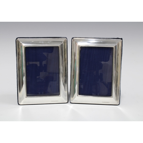 19 - Two contemporary silver mounted photograph frames, Sheffield 2004,  12 x 9cm (2)