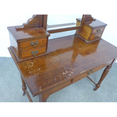 262 - Late 19th / early 20th century mahogany dressing table, 111 x 138 x 55cm.