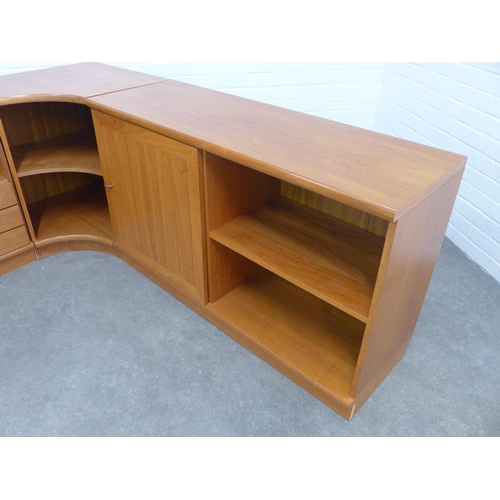 289 - Teak corner unit, 180 x 71 x 180cm.