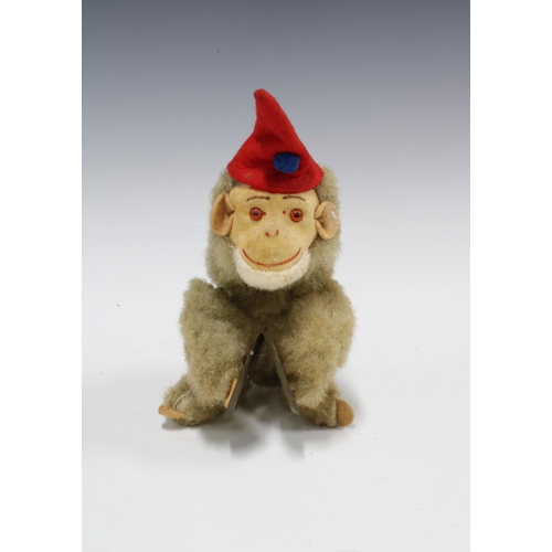 347 - Vintage clapping cymbals wind up monkey, 18cm including hat