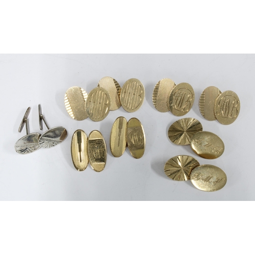 42 - Four pairs of 9ct gold cufflinks together with a pair of silver cufflinks (5 pairs)