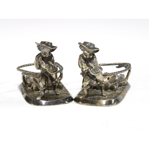 442 - A pair of EPNS stands by Thomas Latham & Ernest Morton, 7 x 11cm  (2)