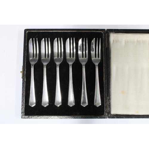 63 - George VI cased set of six silver pastry forks, Sheffield 1946 (6)