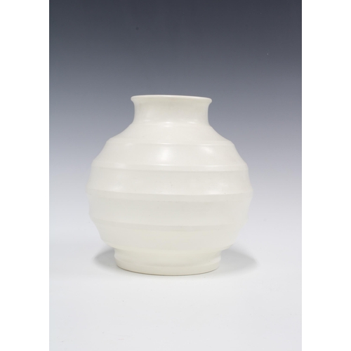 95 - Wedgwood vase, designed by Keith Murray, shape no. 4196, 19cm